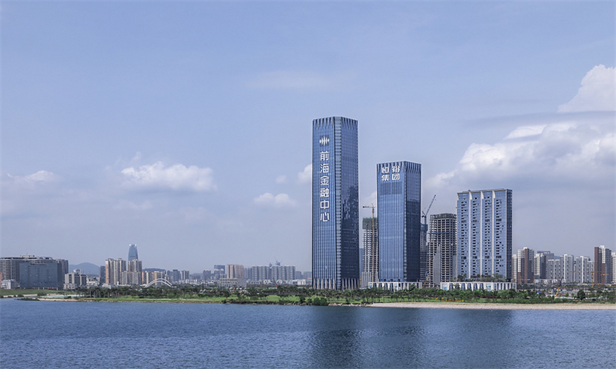 前海金融中心是位于深圳南山区前海片区的综合性金融中心,具有独特的