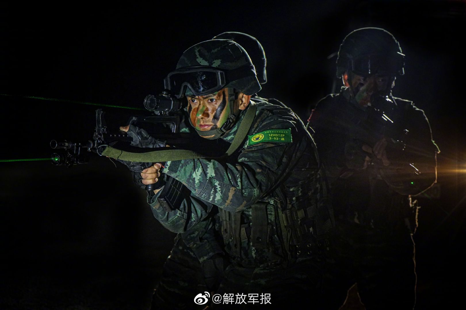 武警特战,暗夜追击!