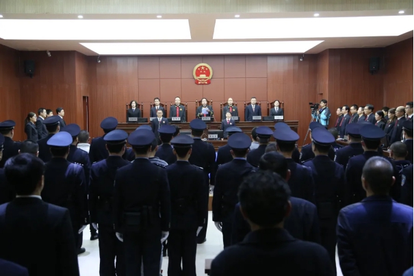 长江流域抢地盘,上演"黑帮械斗",这三兄弟成了村民说不出口的噩梦!