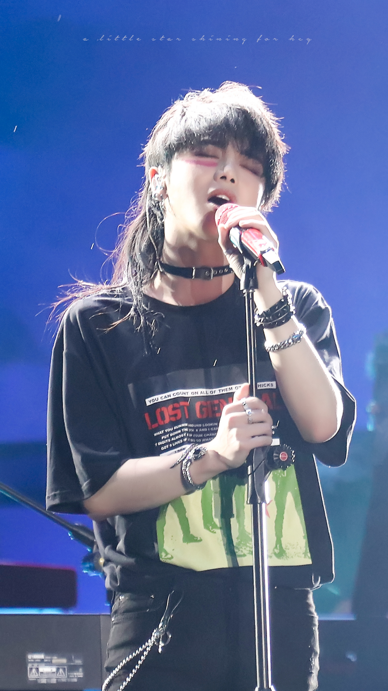 摇滚歌手华晨宇戴choker到底有多蛊人?