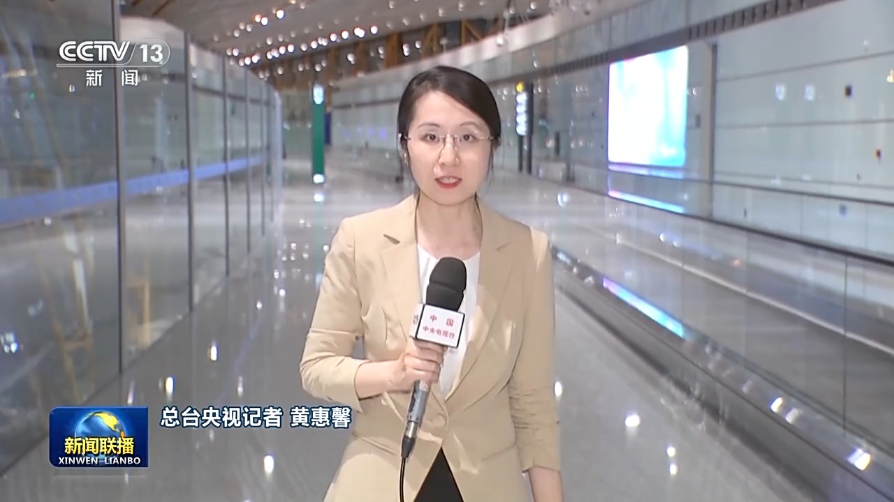 "感谢祖国!"首架接返自伊朗撤离中国公民临时航班抵京