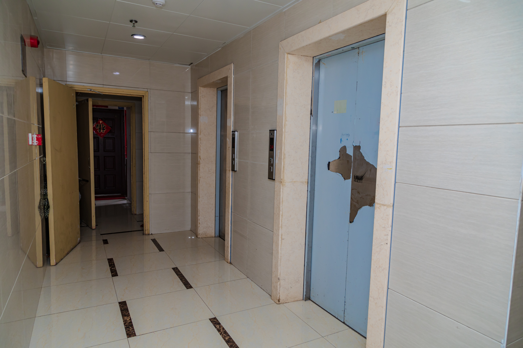 22层坠至13层!经历"电梯惊魂",腿都吓软了,此前电梯多次掉层