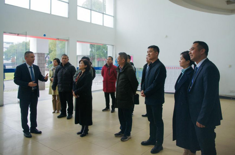 民进株洲市主委陈艳娟一行赴株洲人工智能学校检查指导
