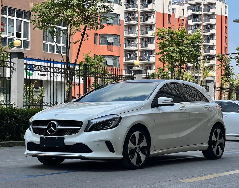 面对汽车市场的众多选择,奔驰a200l时尚型与迈腾330豪华型之间的抉择