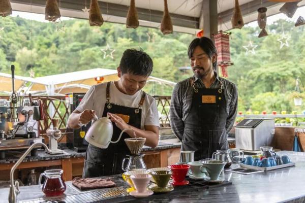 凌晨昆明長水機場堵飛機,大理火車站限流……什麼情況?