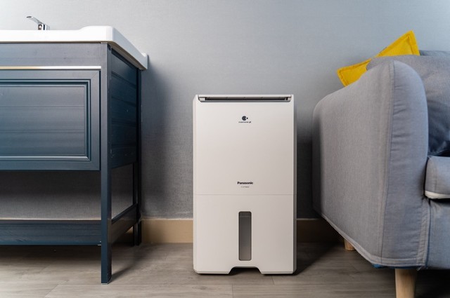松下f-cyt45xc除湿机:除湿净菌干衣三架齐驱
