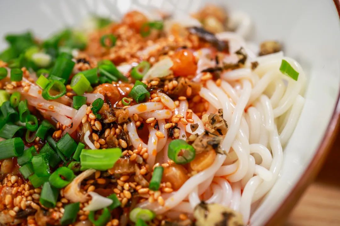 灵魂乌鸡米线 油卤乌鸡腿,吃过一次就难忘!