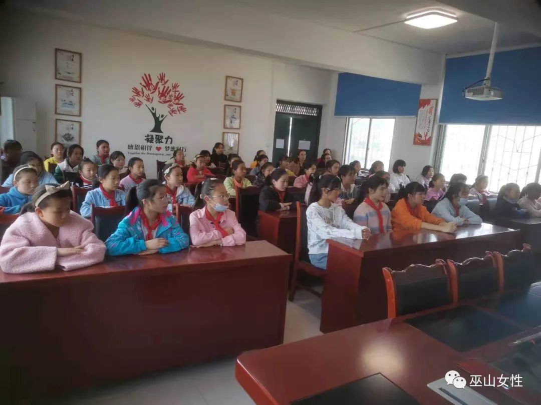 龙井小学开展女学生生理卫生知识讲座