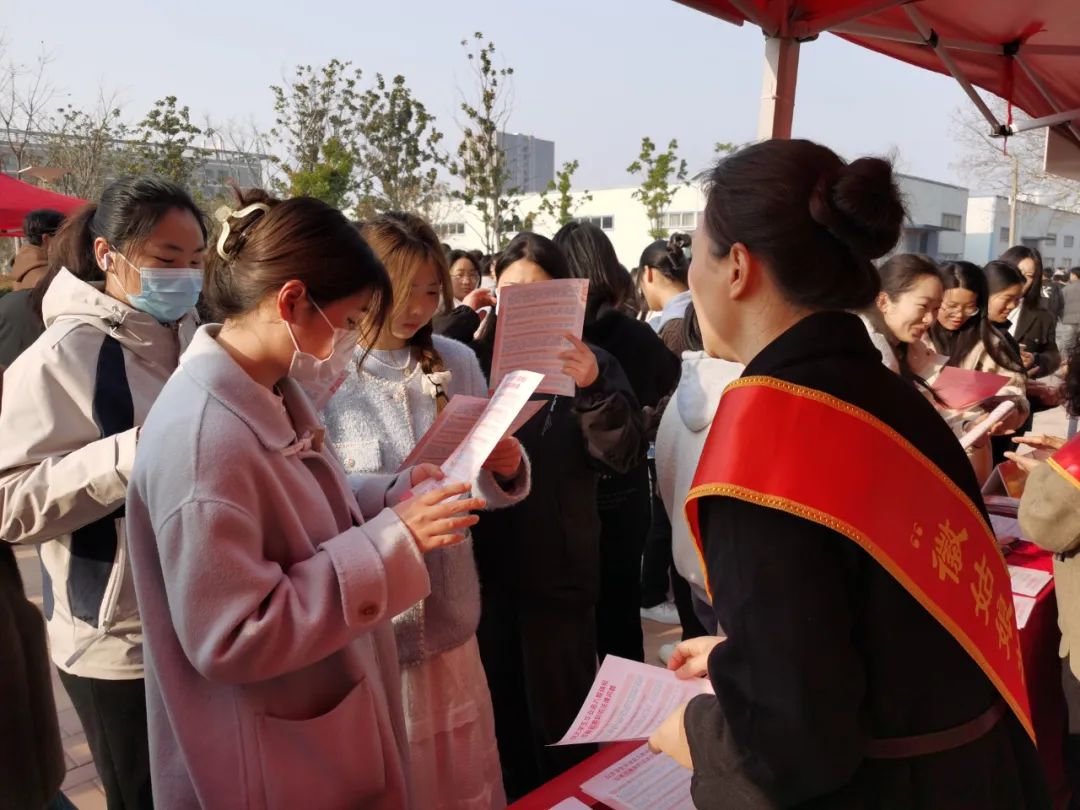 徽姑娘普法宣讲团五进普法为平安亳州护航为群众幸福加码
