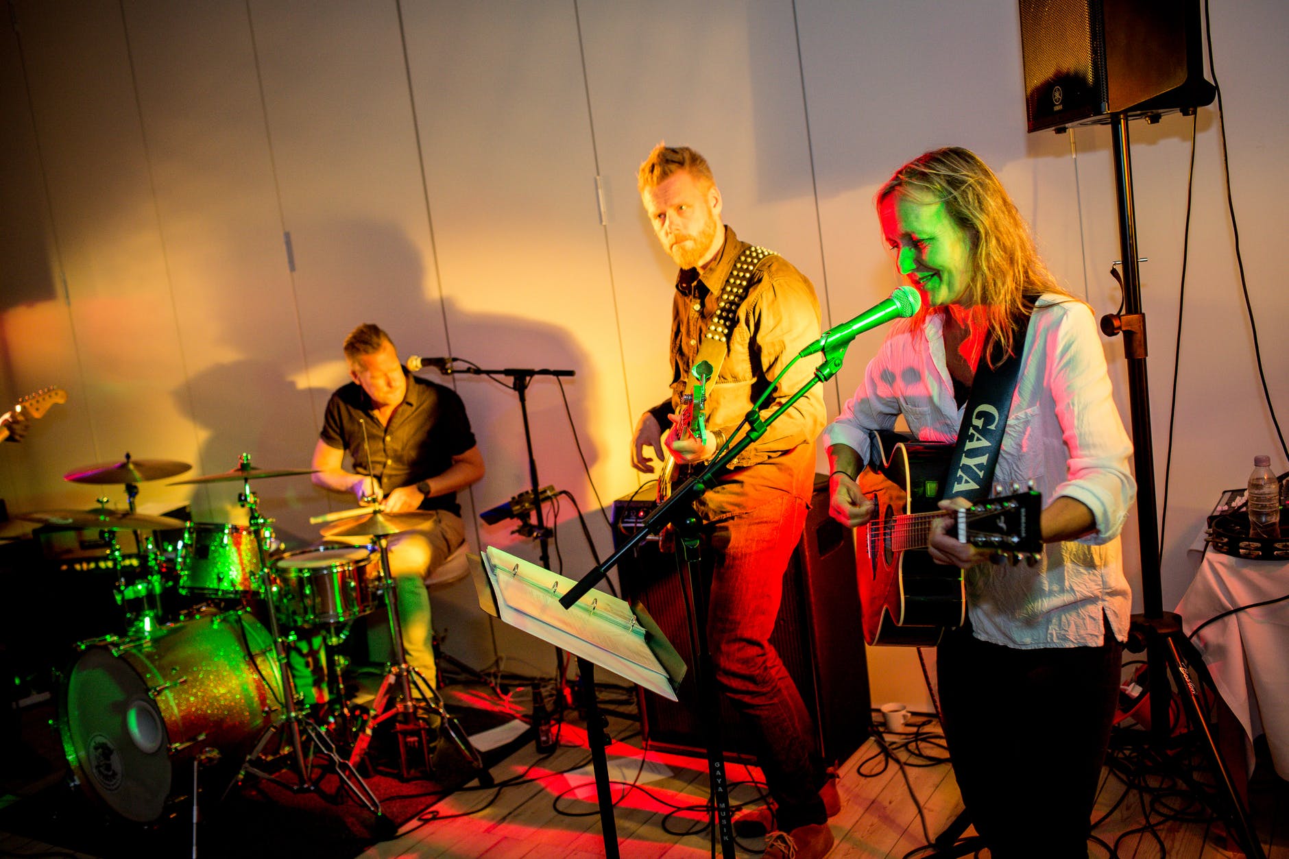 一般提到爵士,最先想到的就是swing.对于鼓手来说,摇摆十分值得学习.