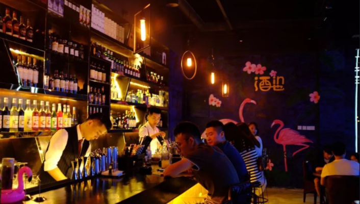 关于长沙exit酒吧招聘服务员的信息