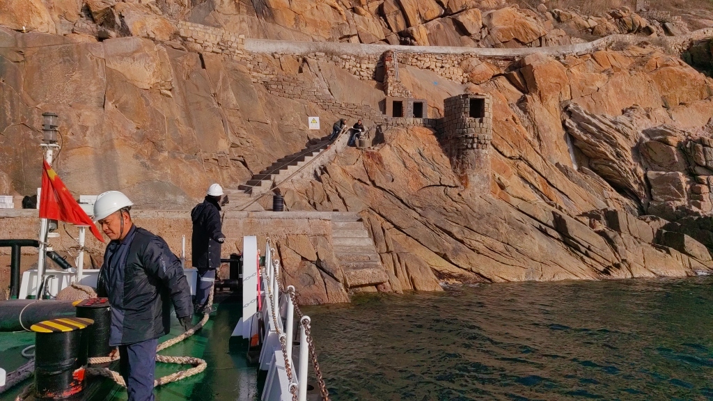 新春走基层丨打包行囊,上岛过年!千里岩岛上的"放哨人"