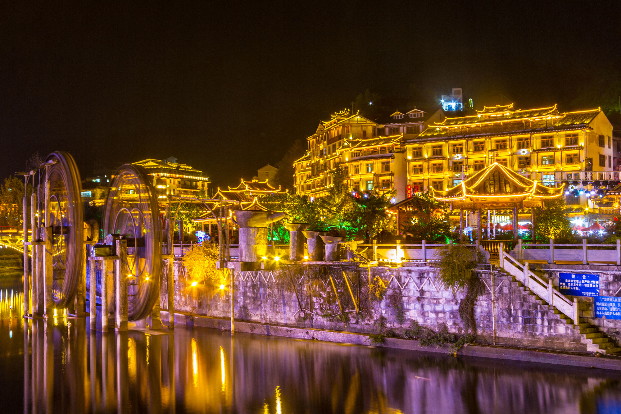 贵州黔东南藏着个中国最美县城,小城夜景如画,是你家乡吗?