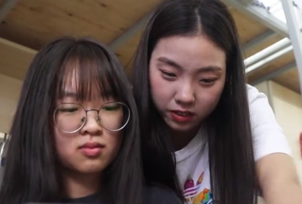 网红七颗猩猩:拍短视频短短几年,全款给爸爸买下保时捷