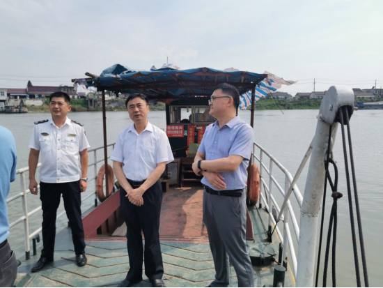 宋金成一行深入渡口码头开展大走访活动