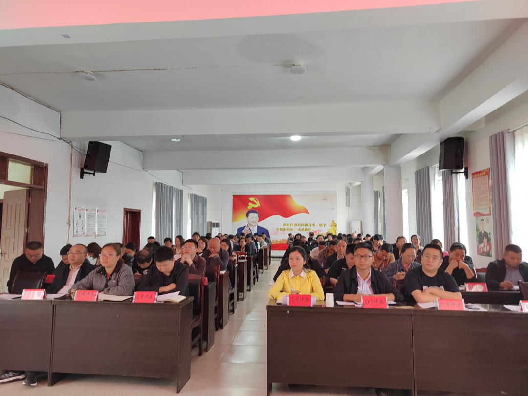 赫章县朱明镇:青年讲堂"为干部"充电续航