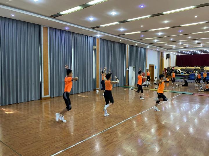 杭州有一群老师和学生,在这个火热盛夏,每天火力全开