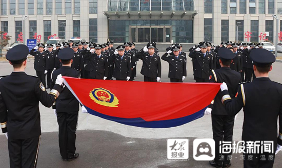 泗水县公安局举行升国旗仪式暨重温入警誓词活动