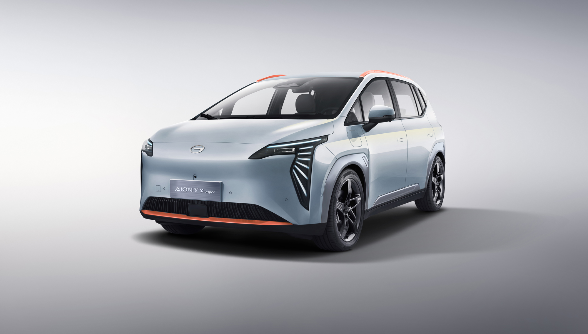 换装全新单机 新增专属配色 aion y younger卷起来了