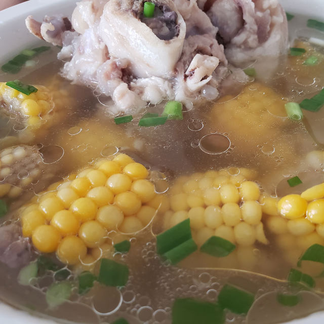 玉米炖大骨头,健康营养,补钙好汤