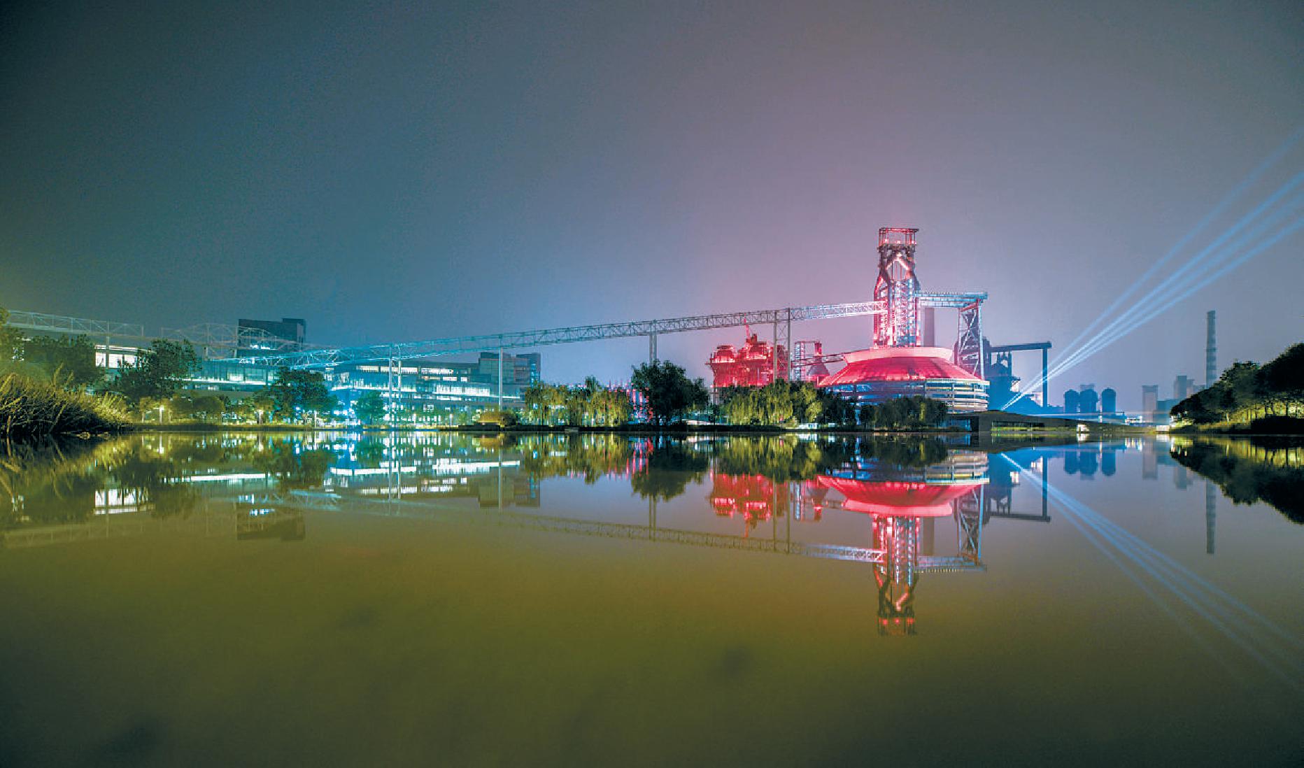 去打卡!服贸会首钢园区开启"夜间模式",特色灯光释放独特魅力