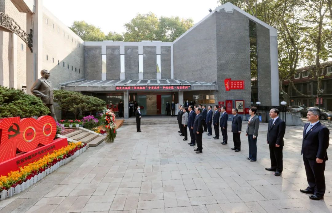 来到这里!南京新一届市委常委班子首次集体活动