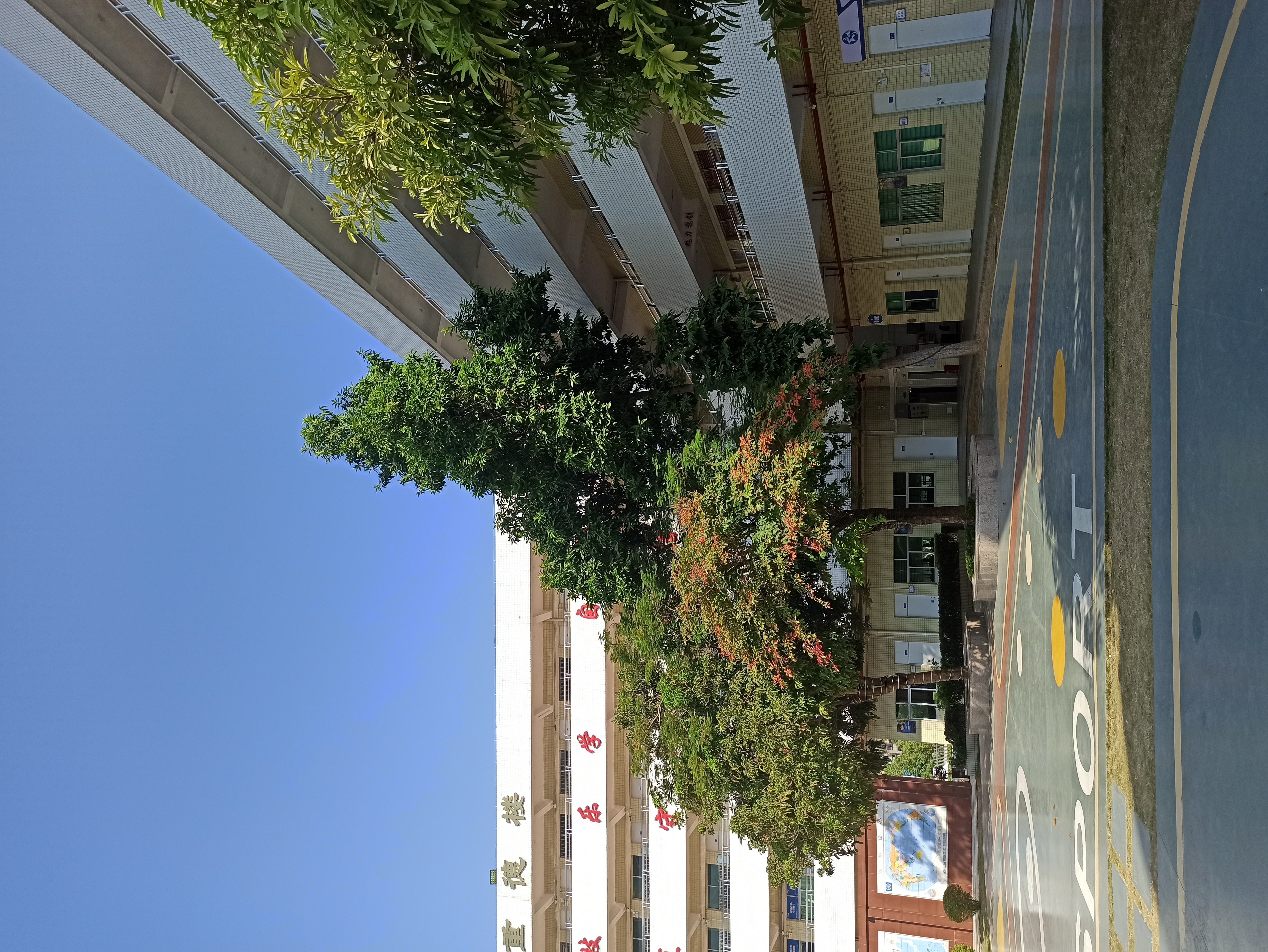 深圳市携创高级技工学校校园环境怎么样?