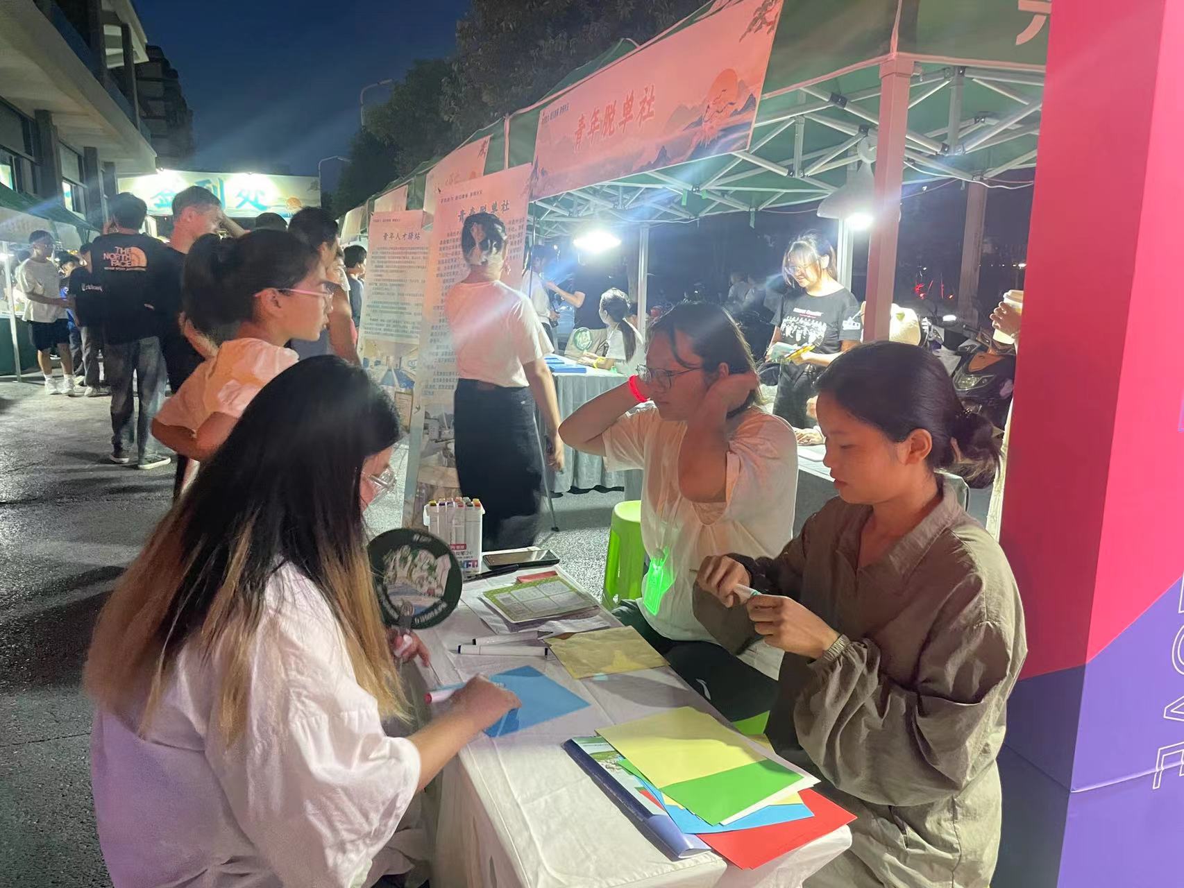 轻松"逛街"选岗 "就"在兴义"人才夜市"|兴义市"职引青春 梦创兴义