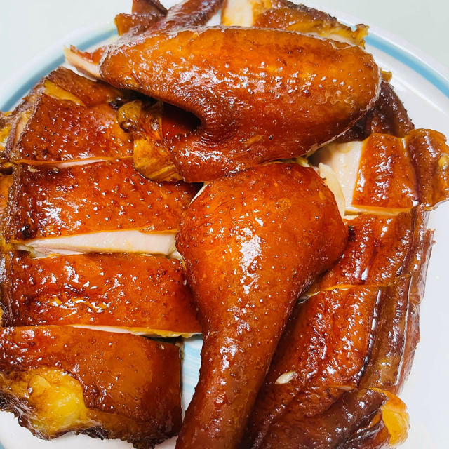 玫瑰豉油鸡,色泽金黄,肉嫩鲜香