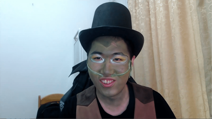 虎牙红莲cos塔姆,模仿表情太入戏,观众表示笑不活了