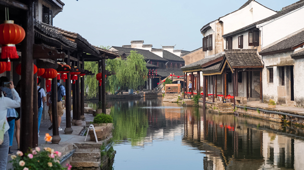 打卡亚运 e起"潮"|走进绍兴黄酒小镇来一场"醉美"邂逅