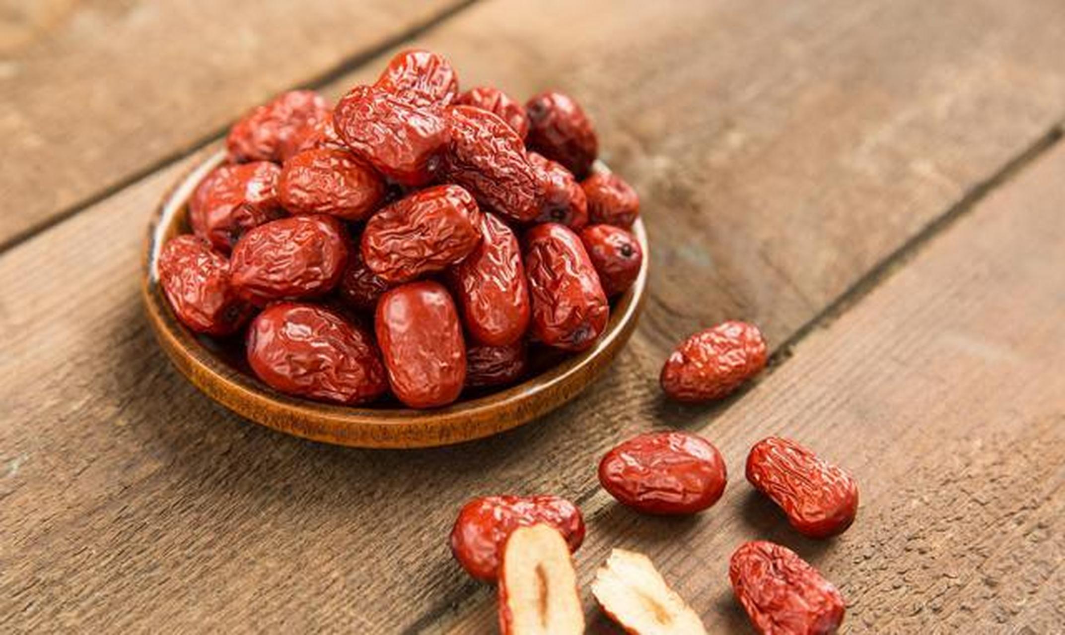 红枣,山楂配它一起吃,血压或能变平稳…  我国是高血压大国,目前的高