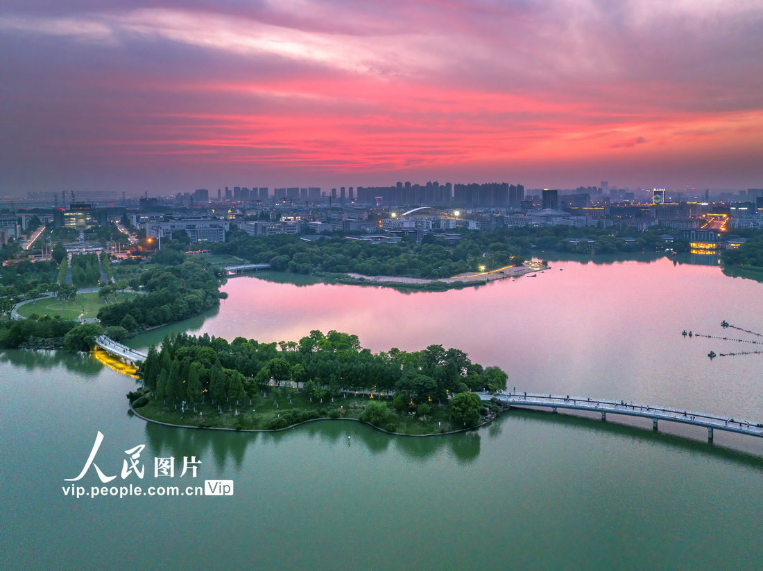 安徽合肥:初夏翡翠湖公园水清岸绿景美