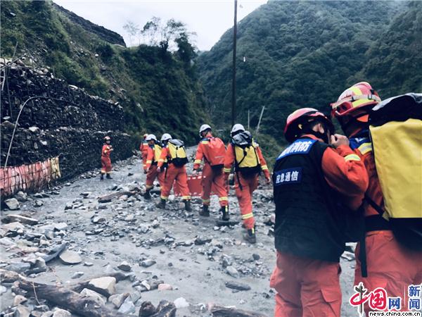 中国发布丨四川雅安市天全县突发泥石流 4人被救出(组图)