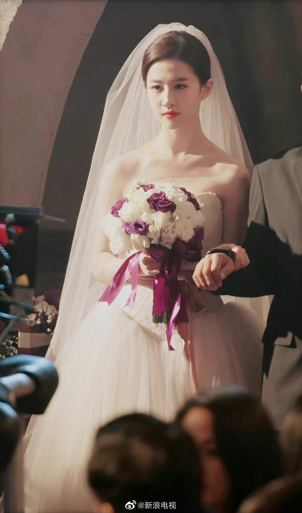 内娱女星白色婚纱造型,看看谁是你心中的白月光?