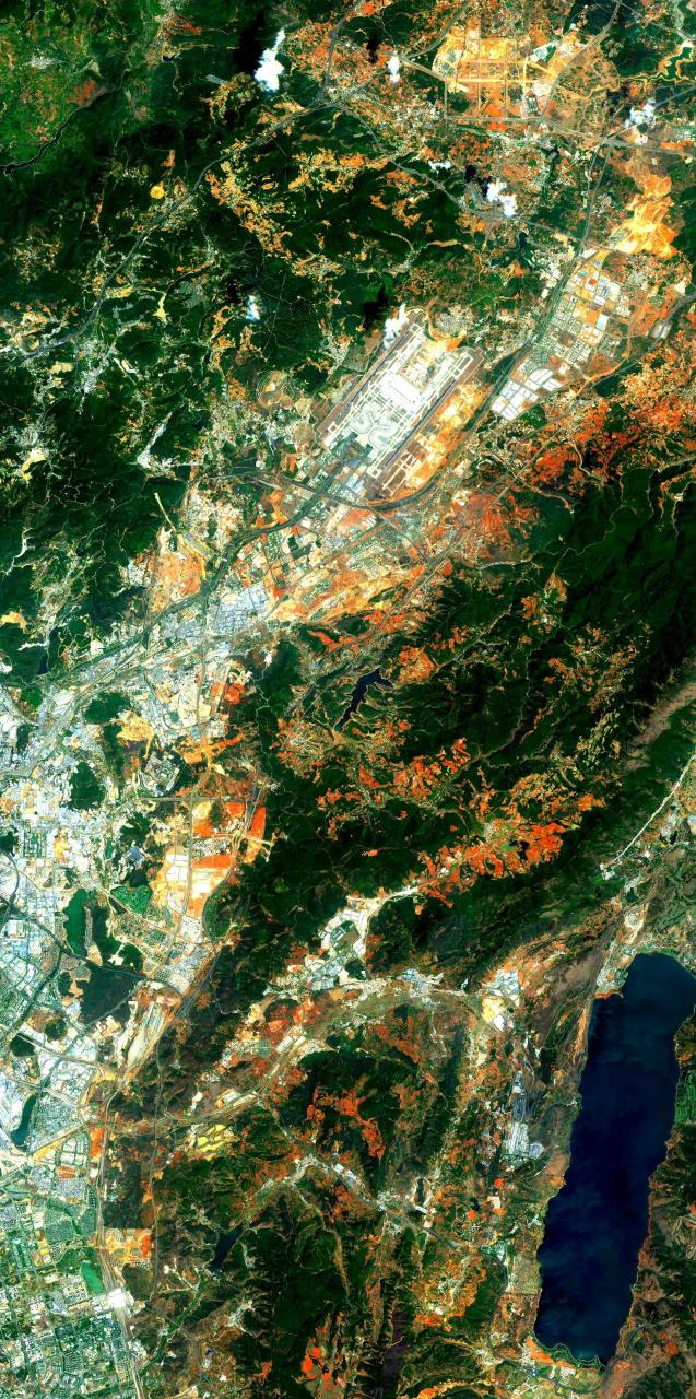 21) 2023年4月21日拍摄的卫星图片,云南省昆明市长水国际机场(点击