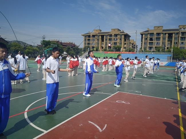 我们最有"趣"——昆阳四中举行春季运动会