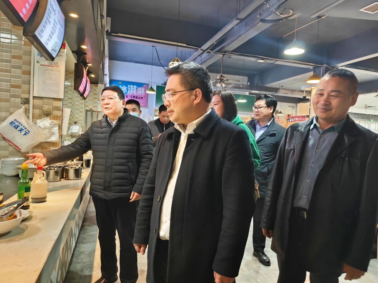 邓曙光赴益阳医专督查食品安全和创文工作