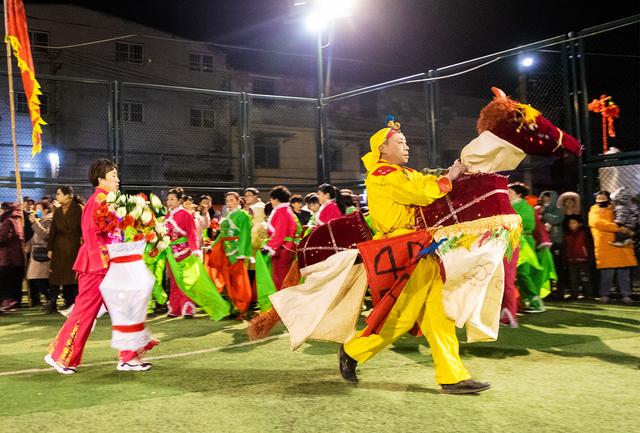 奔腾跳跃闹新春,苏家庄村竹马灯舞出民俗文化新魅力