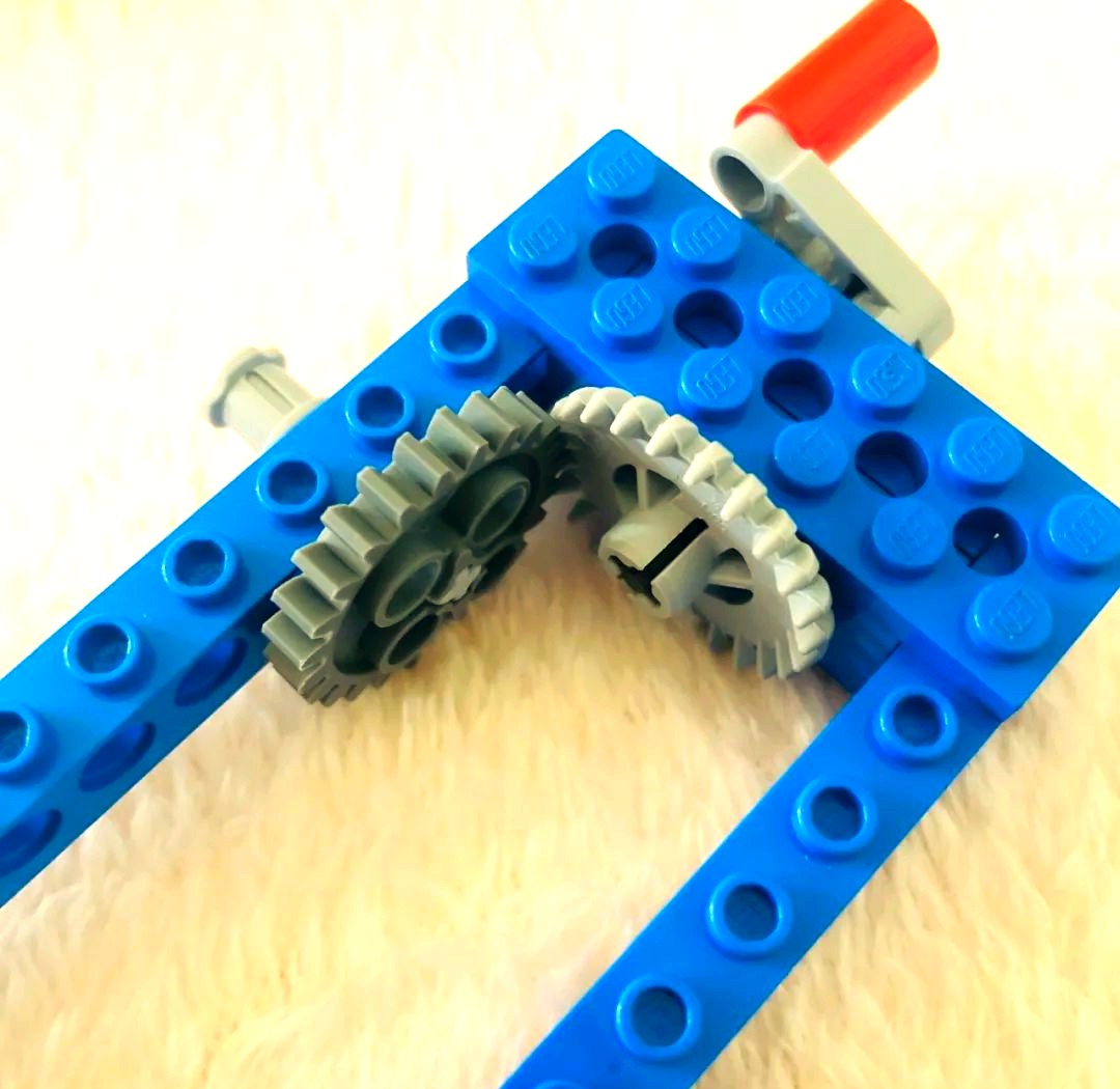 乐高齿轮传动结构的多功能应用