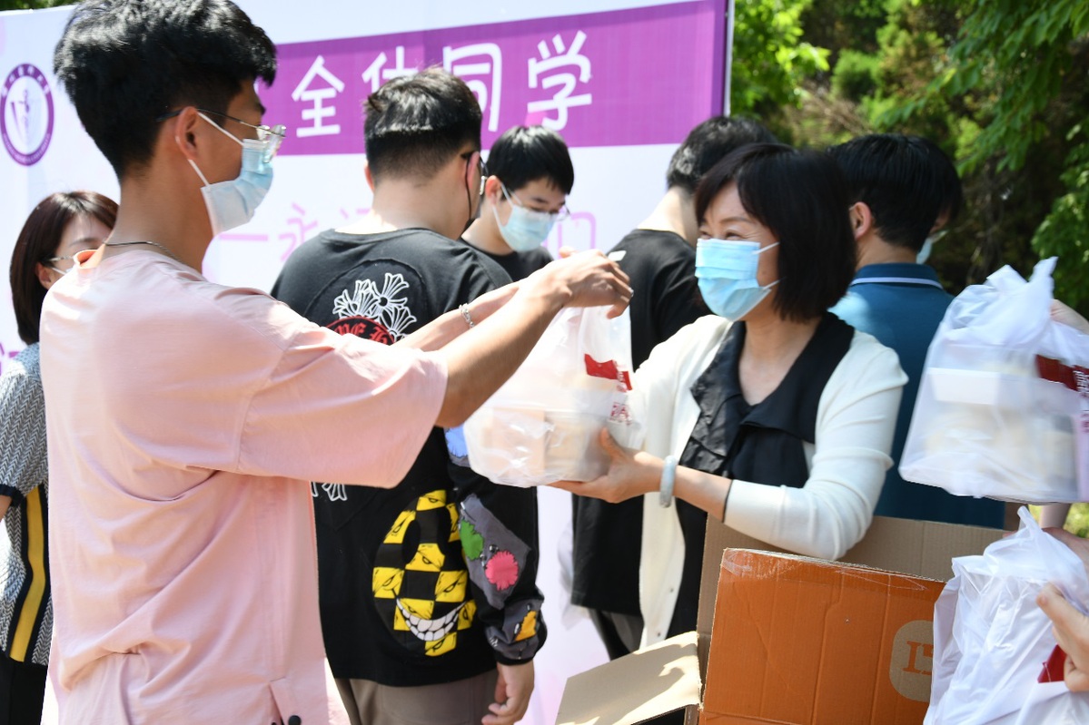 "520" 锦州医科大学的同学们都收到了一份专属"惊喜"