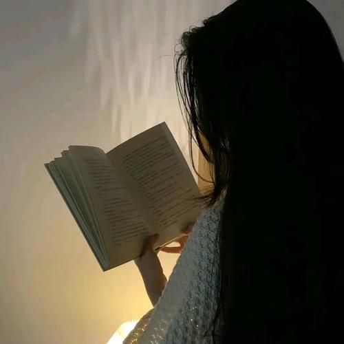 璟美国际:洗脸或者涂抹面霜的时候,可以用手指轻轻按压法令纹处