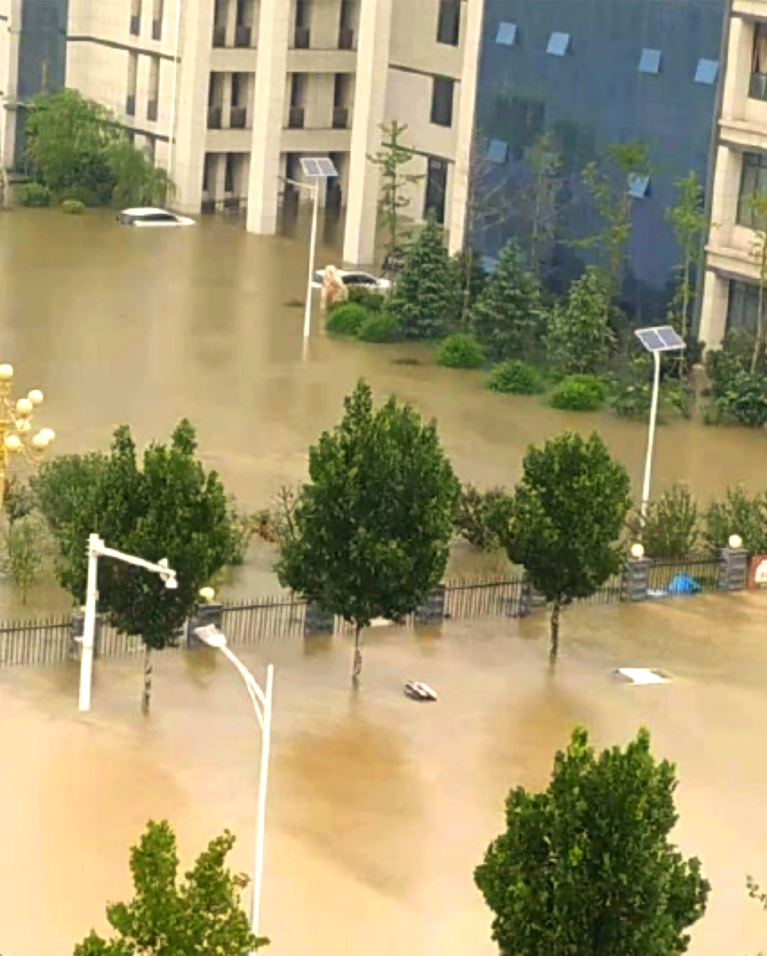 郑州暴雨:灾难中的温情与强力援手