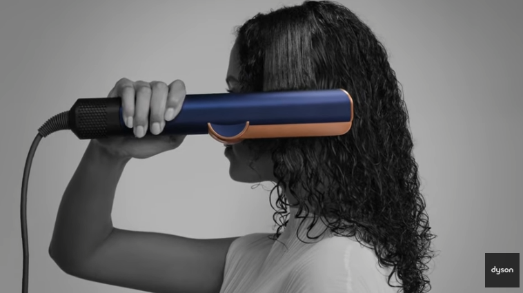 戴森推出 airstrait 直发器:用气流替代加热板,湿发也能用