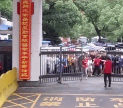 推荐|开心！长沙考生冲出考场来了个劈叉，网友：旁边兴奋到摔倒的女生没事吧