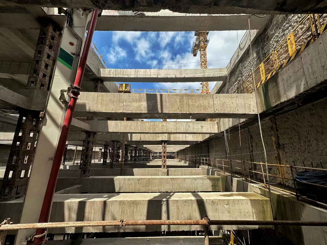 机场联络线三林南站主体基坑全部完成封底
