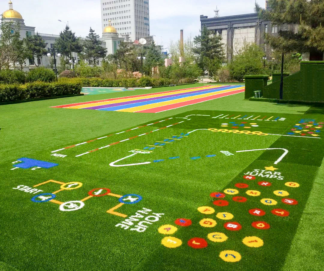 游乐园人造草坪是什么材料