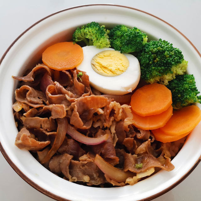 肥牛饭,自己做的料足肉多,绝对让你吃到满足!