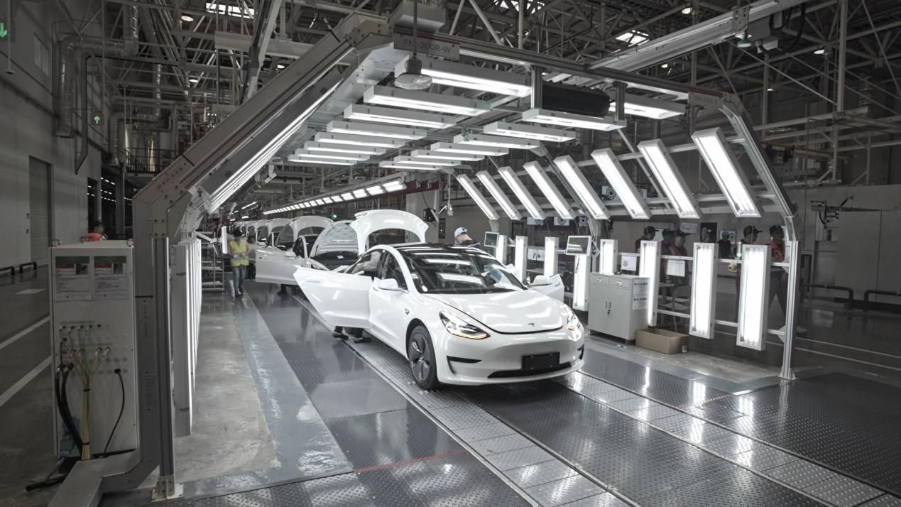特斯拉上海超级工厂完成第100万辆model y的下线
