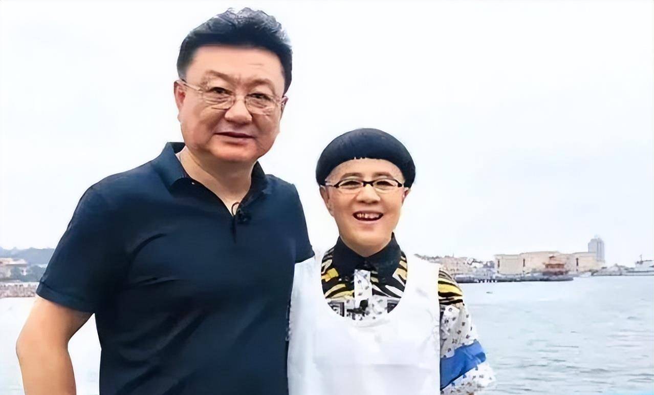 金龟子和王宁结婚三十多年不吵架,带烧鸡见公婆险些中毒,有趣吗